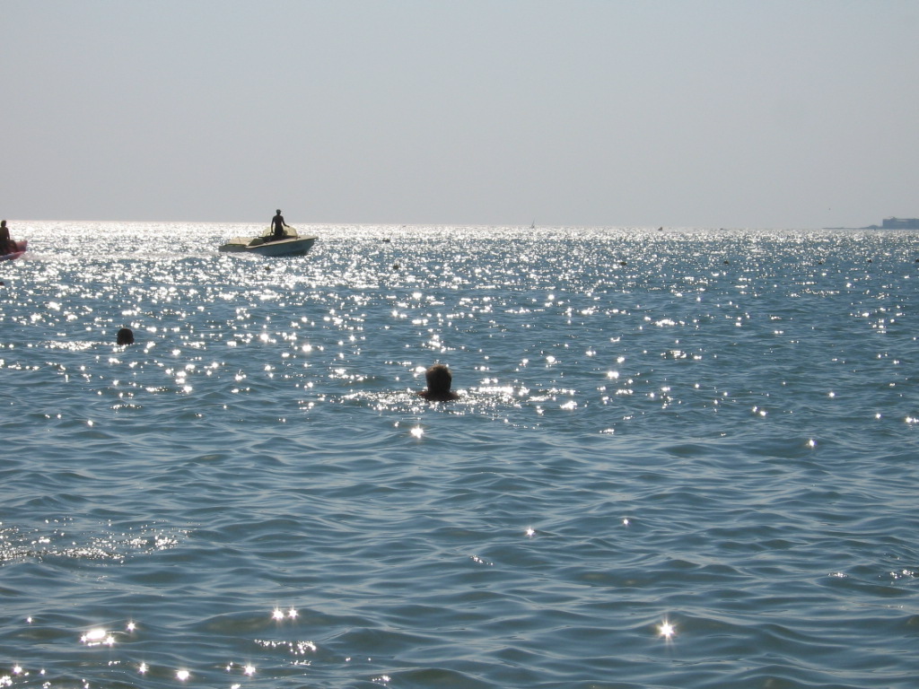 Чистое море в Геленджике летом 2026: как выбирать пляж и отель у воды